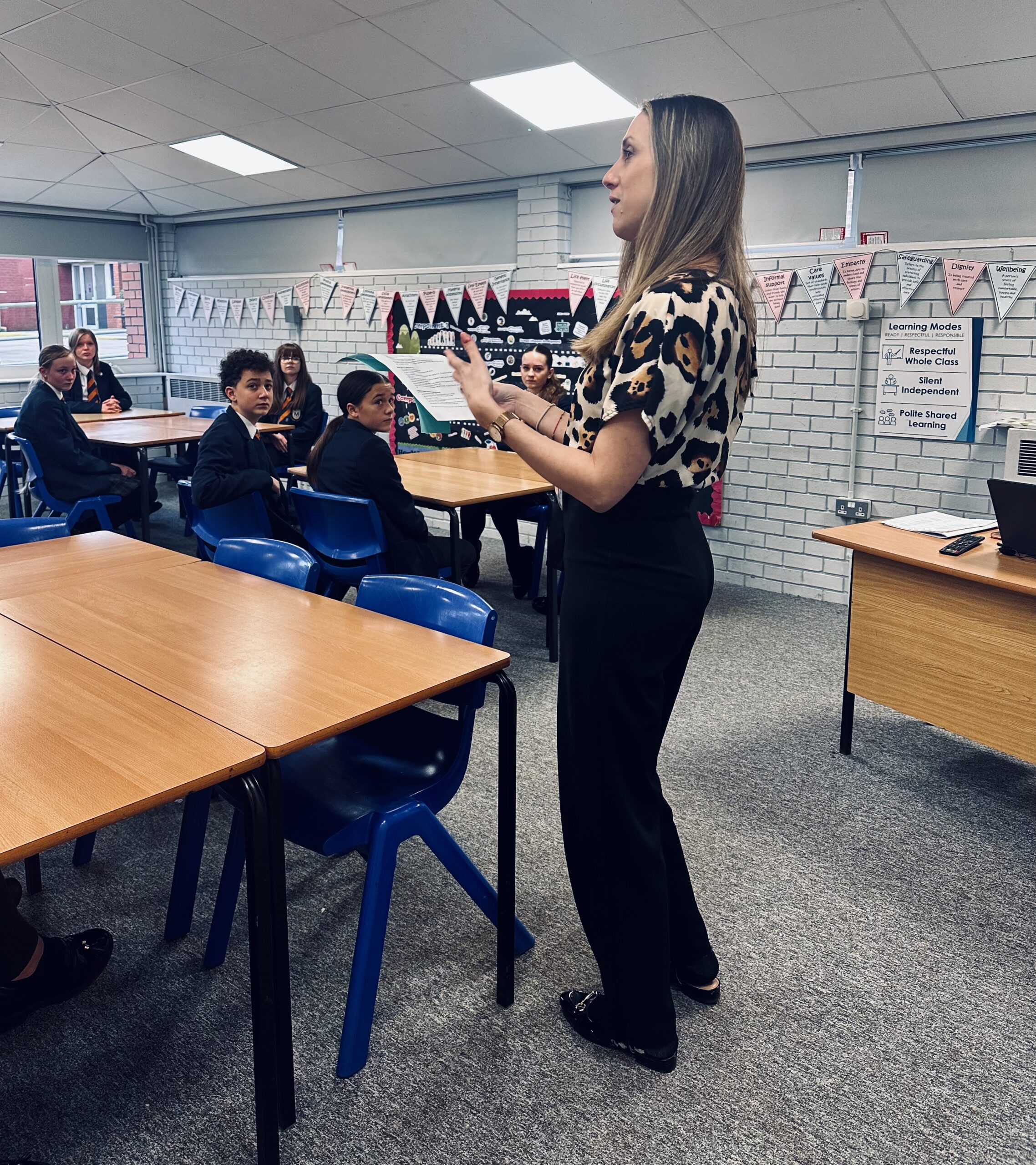 Amy Bradshaw teaching a Healthy Minds lesson